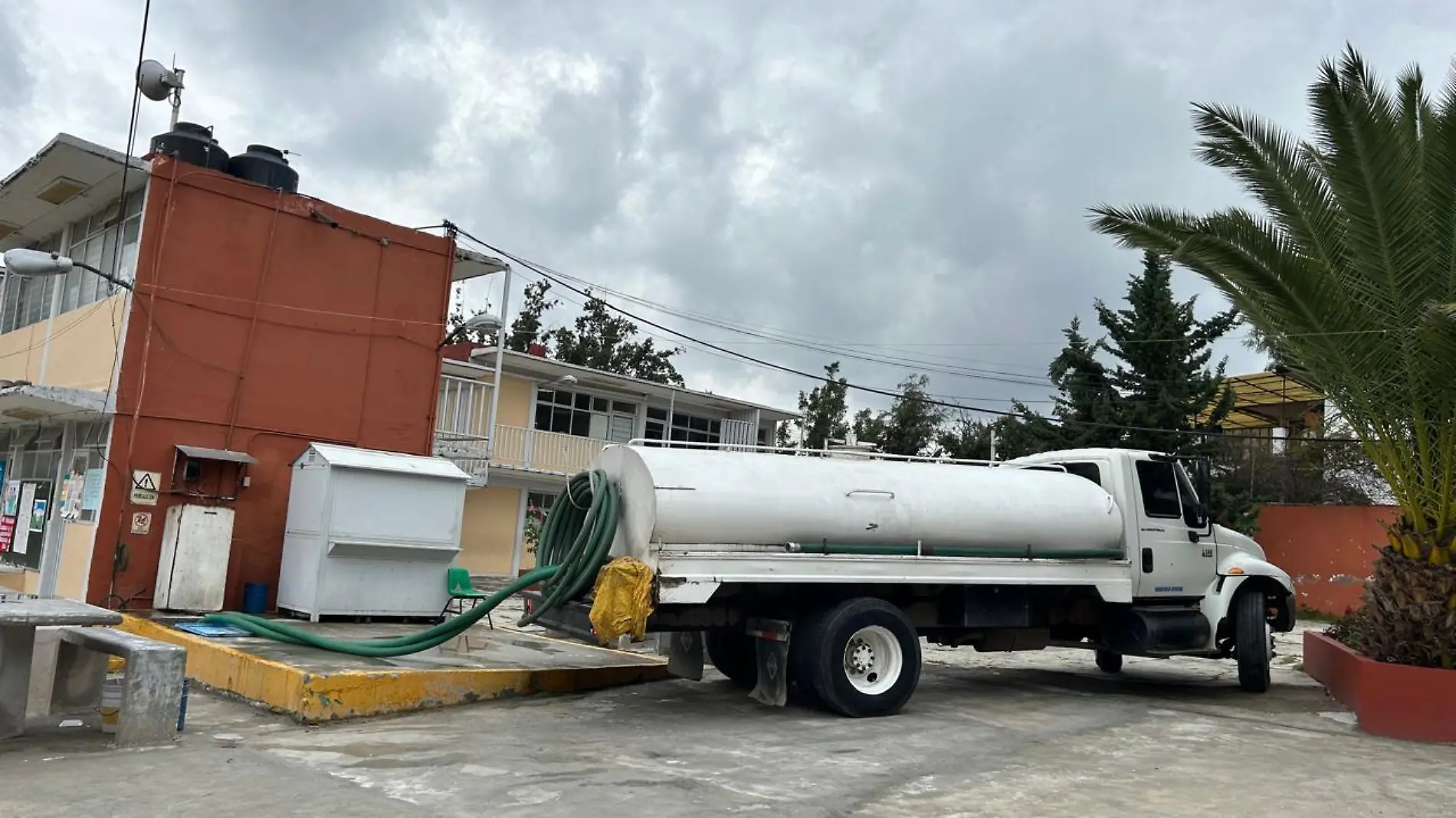 Pega falta de agua a escuelas y centros de salud de Naucalpan 